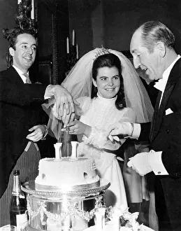 Caterer: CUTTING WEDDING CAKE