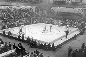 Bicycling: Cycle ball in the Sportpalast, 1929