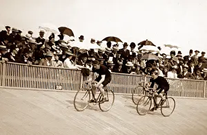 Velodrome: Cycle race at a velodrome, early 1900s
