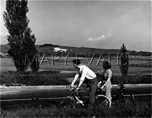 Pausing: CYCLING COUPLE 1950S