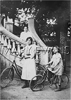 Maman: TWO CYCLING GIRLS