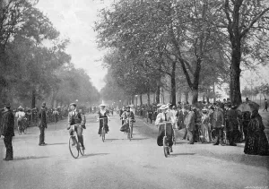 Refreshing: Cycling - Hyde Park 1900