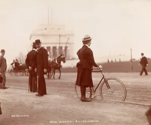 Bicyclist: Cycling in New York