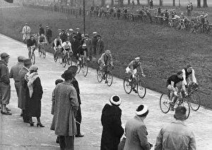 Peloton: Cycling race, 1932
