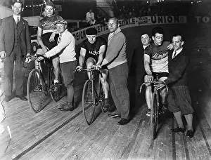 Helpers: Cycling in the Sportpalast, 1927