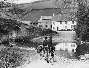 Doone: CYCLISTS REST AT BRIDGE