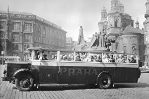 Pragues: Czechoslovakia 1931, sightseeing bus at Pragues