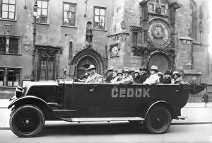Pragues: Czechoslovakia 1931, sightseeing bus at Pragues