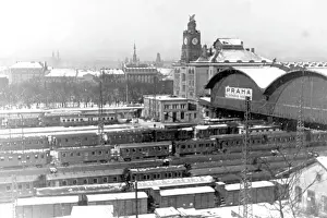 Zima: Czechoslovakia 1934, snow covered train tracks
