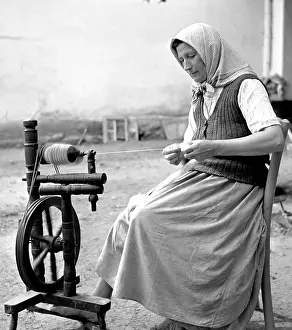 Svorcik: Czechoslovakia (Czech Republic) - yarn making