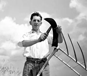 Sharpens: Czechoslovakia - Malovice 1950. Farmer sharpens