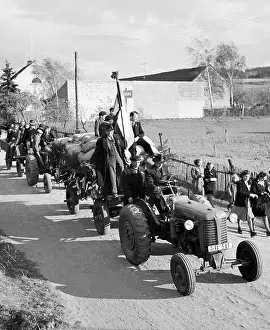 Obili: Czechoslovakia - Petrovice 1949. Cooperative farmers