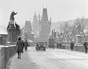 Automobil: Czechoslovakia, Prague 1947. View of snow overed