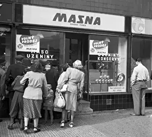 Volny: Czechoslovakia - Prague 1949. People view the