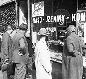 Volny: Czechoslovakia - Prague 1949. People view the