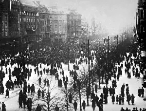 Independece: Czechoslovakia, Prague crowds celebrate independece