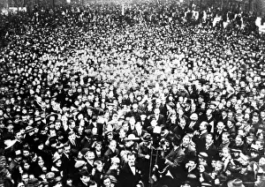 Independece: Czechoslovakia, Prague crowds celebrate independece