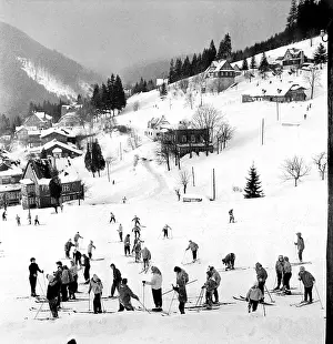 Weekends: Czechoslovakia - winter in mountains - skiing - downhill