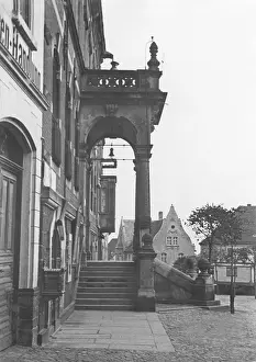 Dahlen: The Dahlen Town Hall