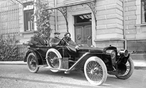 Huckel: Daimler car and passengers