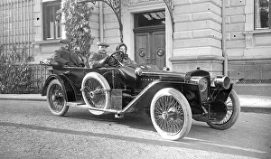 Huckel: Daimler car and passengers