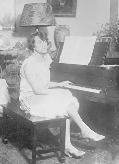 Fellowes: DAISY FELLOWES