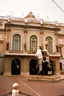Figueres: DALI MUSEUM ENTRANCE