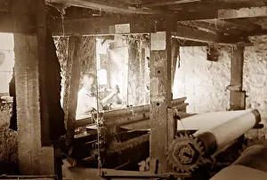 Damask: A Damask hand loom, linen production, Victorian period
