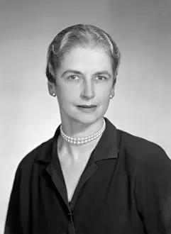Choker: Dame Joan Vickers