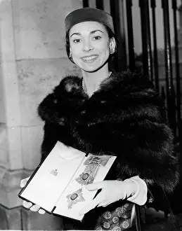 Fonteyn: Dame Margot Fonteyn with medal