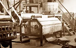 Damping: A damping machine, linen production, Victorian period