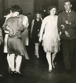 Partner: Dance couples in the Englischer Hof in Berlin, 1929