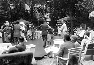 Bellevuestrasse: Dance in the garden of the Hotel Esplanade in Berlin, 1928