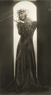 Wiesenthal: Dancer Grete Wiesenthal as 'Odem'