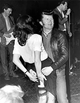 Embarrassing: Dancing couple
