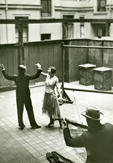 Backyard: Dancing couple in a Berlin backyard, 1932