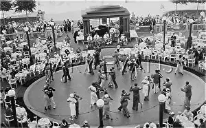 Alfresco: DANCING OUT OF DOORS