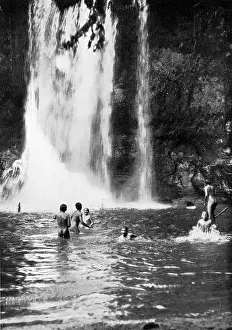 Sep18: Dancing fauns in the dancing spray