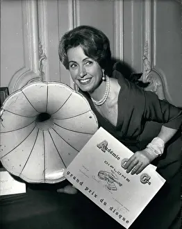 Darrieux: Danielle Darrieux with gramophone record prize