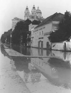 Donau: Danube flood in Melk 1991