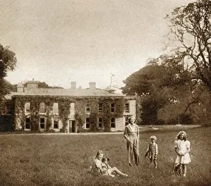 Flavia: Daphne du Maurier at their Cornish home, Menabilly, 1945