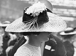 Daphne: Daphne de Selincourt with hat, 1939