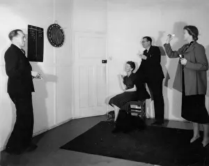 C1940: DARTS IN THE HOME/C1940