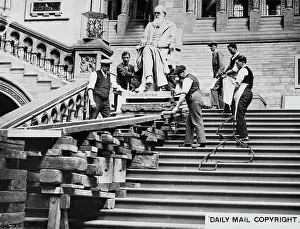 Darwin200: Darwin statue, September 1927
