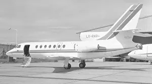 Luton: Dassault Falcon 50 LX-RVR
