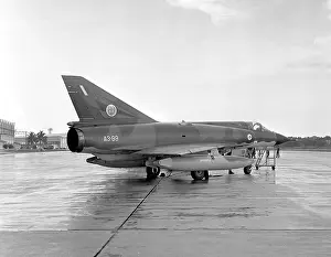 Tengah: Dassault Mirage IIIO A3-99