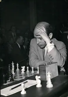 Bronstein: David Bronstein at chess match in Paris