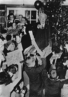 Distributing: David Lloyd George at Christmas, 1938