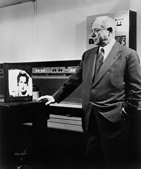 Amplifier: David Sarnoff (1891-1971), watching a demonstration ?