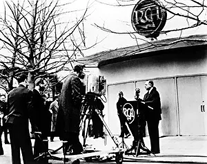 Sarnoff: DAVID SARNOFF, founder of RCA, stood before ?